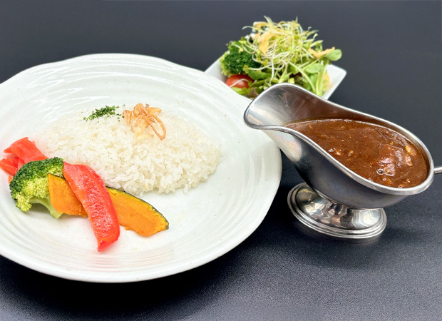 ランチメニュー特製牛すじ煮込みカレー